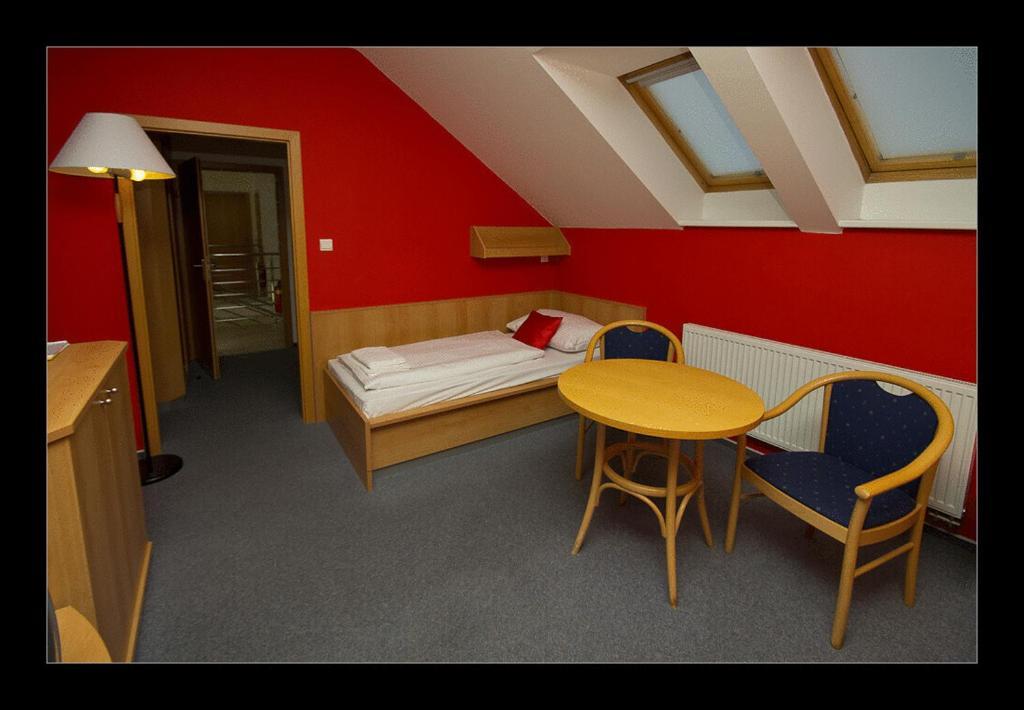 Hotel Imos Břeclav Zimmer foto