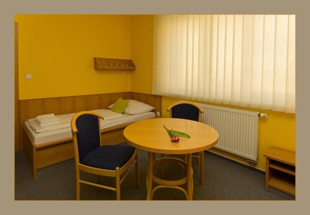 Hotel Imos Břeclav Zimmer foto